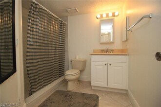 Building Photo - 194 Santa Clara Dr