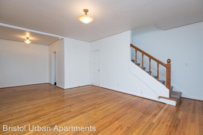 Building Photo - 5656 NE Sandycrest Terrace