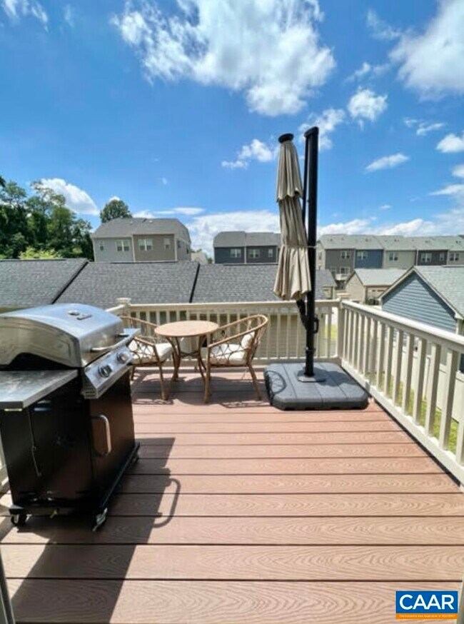 Building Photo - 1904 Glissade Ln