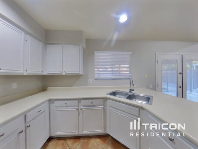 Foto del edificio - 6642 E Northridge St