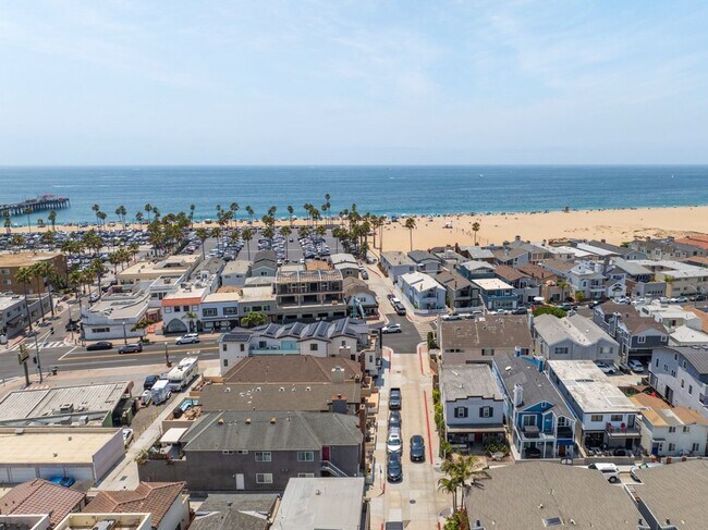 Building Photo - Fully furnished unit at the beach - Newport Beach Balboa Peninsula