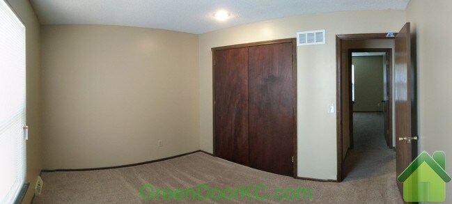 Building Photo - 825 S Lindenwood Dr