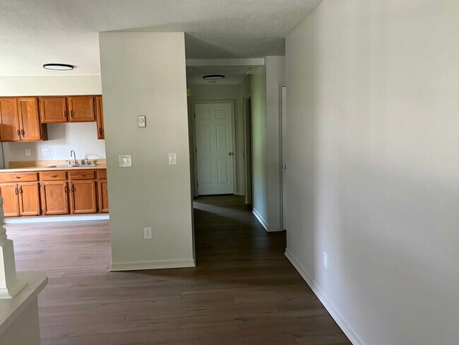 Foto del edificio - 119-121 Michael Avenue, Unit 121