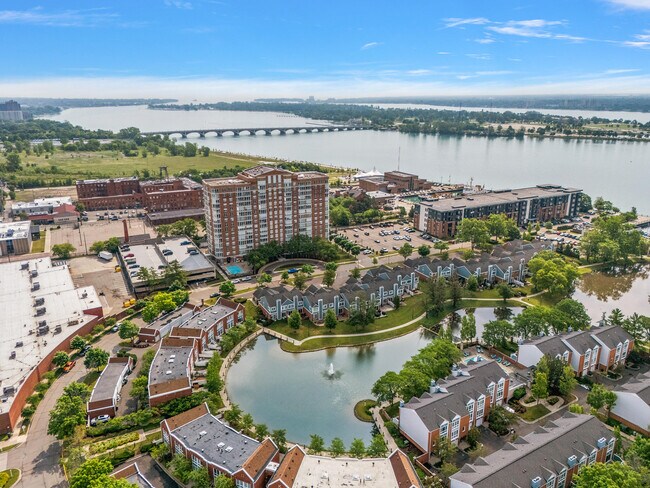 Foto del edificio - 250 E Harbortown Dr