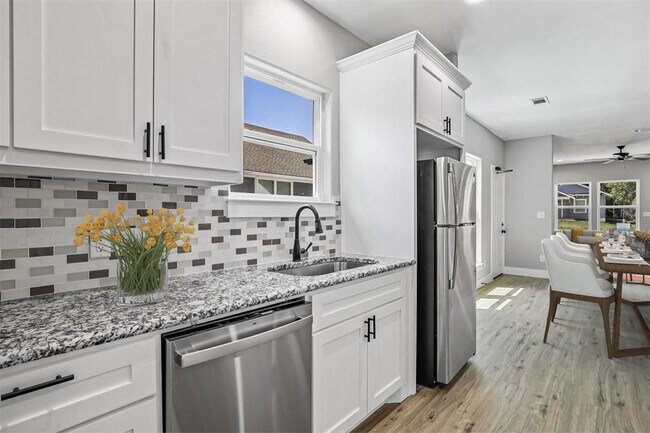 Foto del edificio - 512 E Heron St