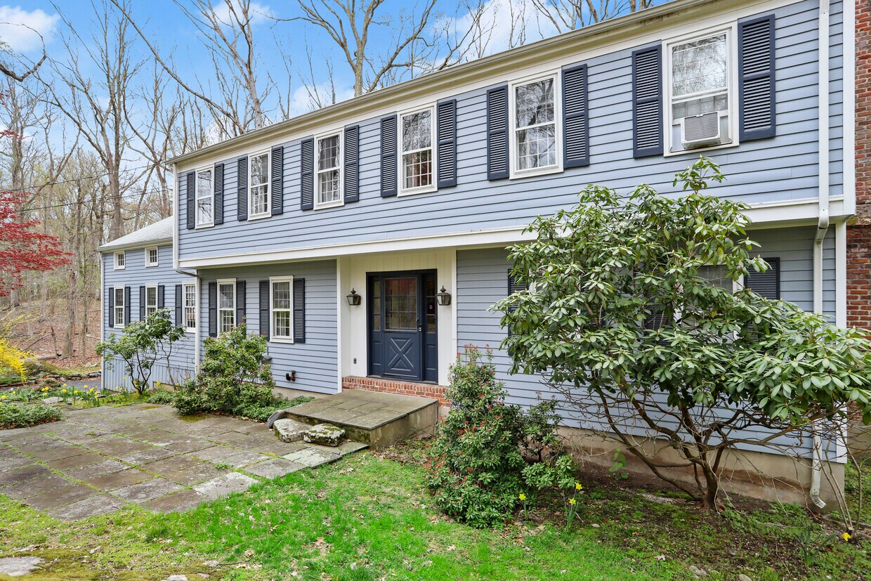 Primary Photo - 52 Tannery Ln S