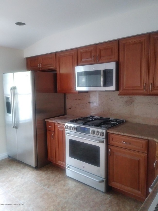 Foto del edificio - 24 Rhett Ave