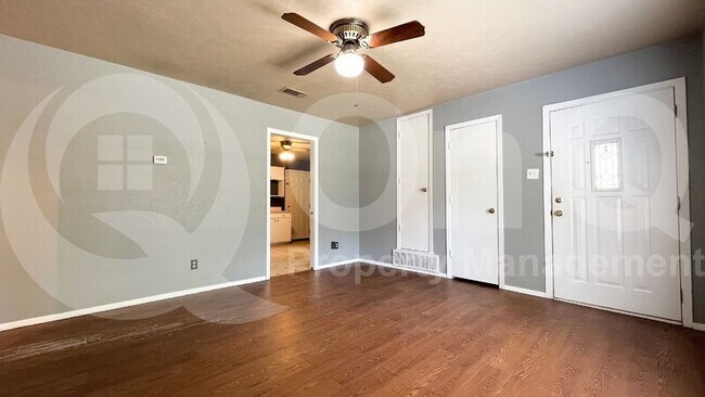 Foto del edificio - 1713 Shawnee St