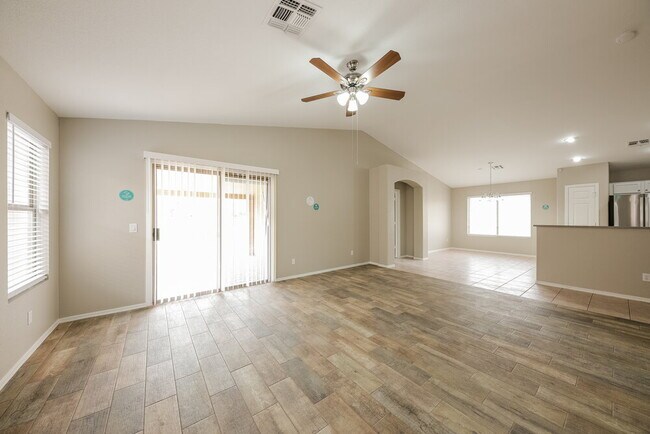 Foto del edificio - 2516 N 114th Ave