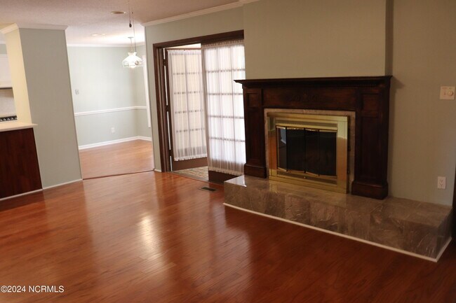 Building Photo - 207 Gemini Ct