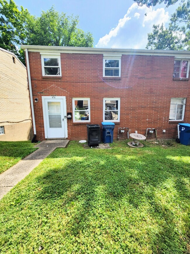 Building Photo - 456 Idlewood Rd