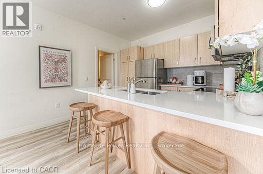 Photo du bâtiment - 301 Westmount Rd W