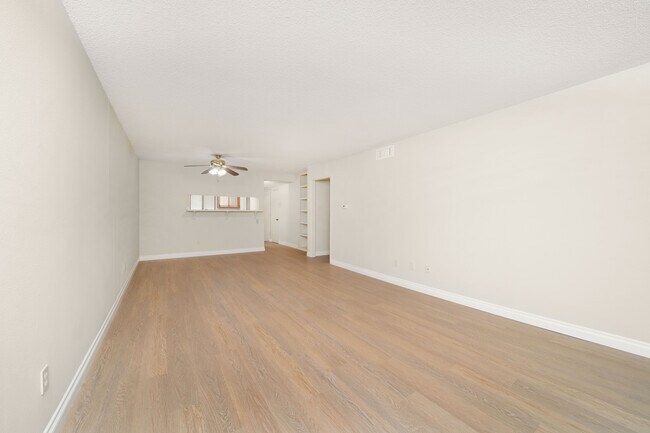 Foto del edificio - 12244 Riverside Dr