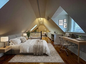 Building Photo - 138 Ray St S