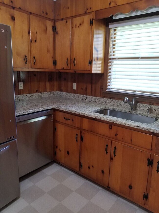 Foto del edificio - 165 Sharon Dr