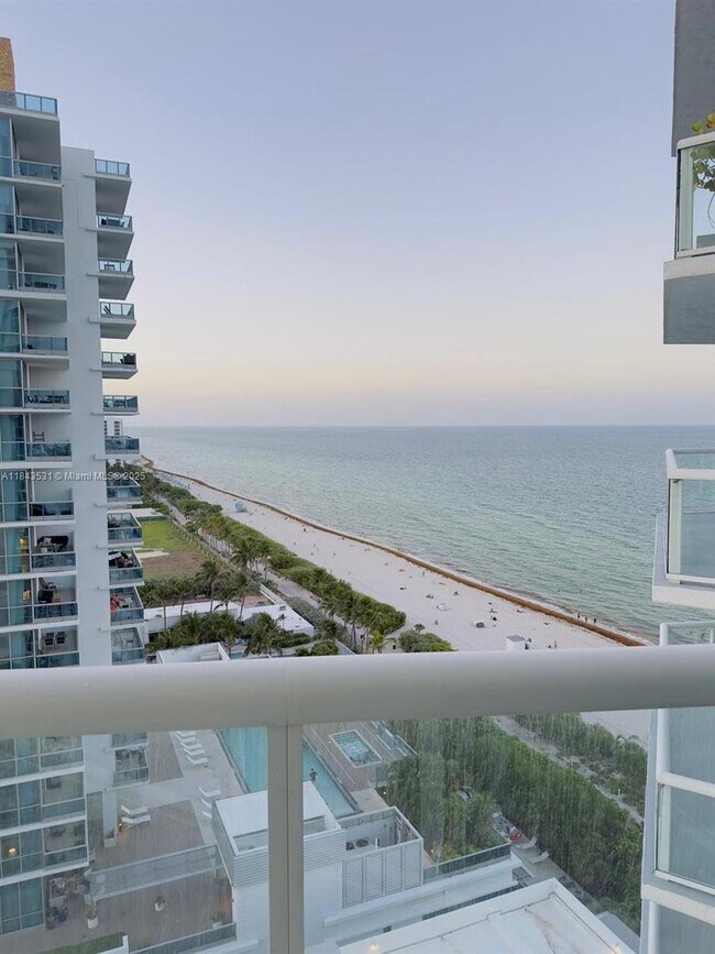 Foto del edificio - 6515 Collins Ave