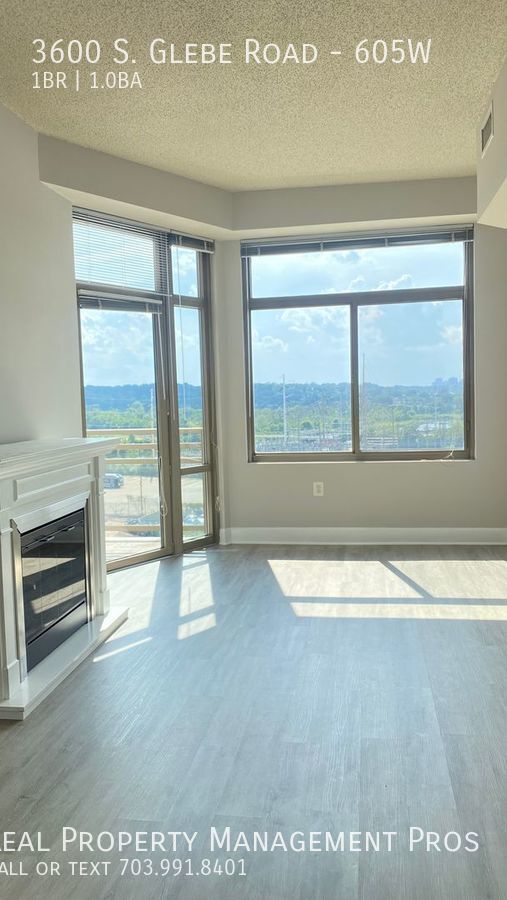Foto del edificio - Sundrenched Arlington Condo at the Popular...