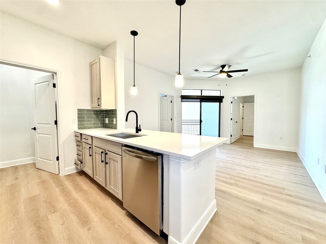 Foto principal - 2300 Richmond Ave.