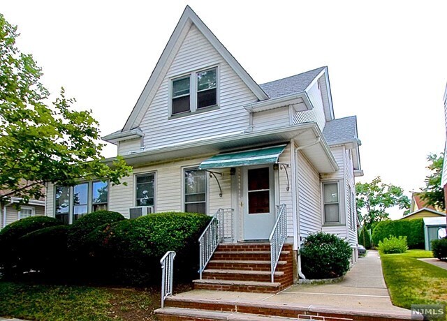 Primary Photo - 13-38-38 4th St