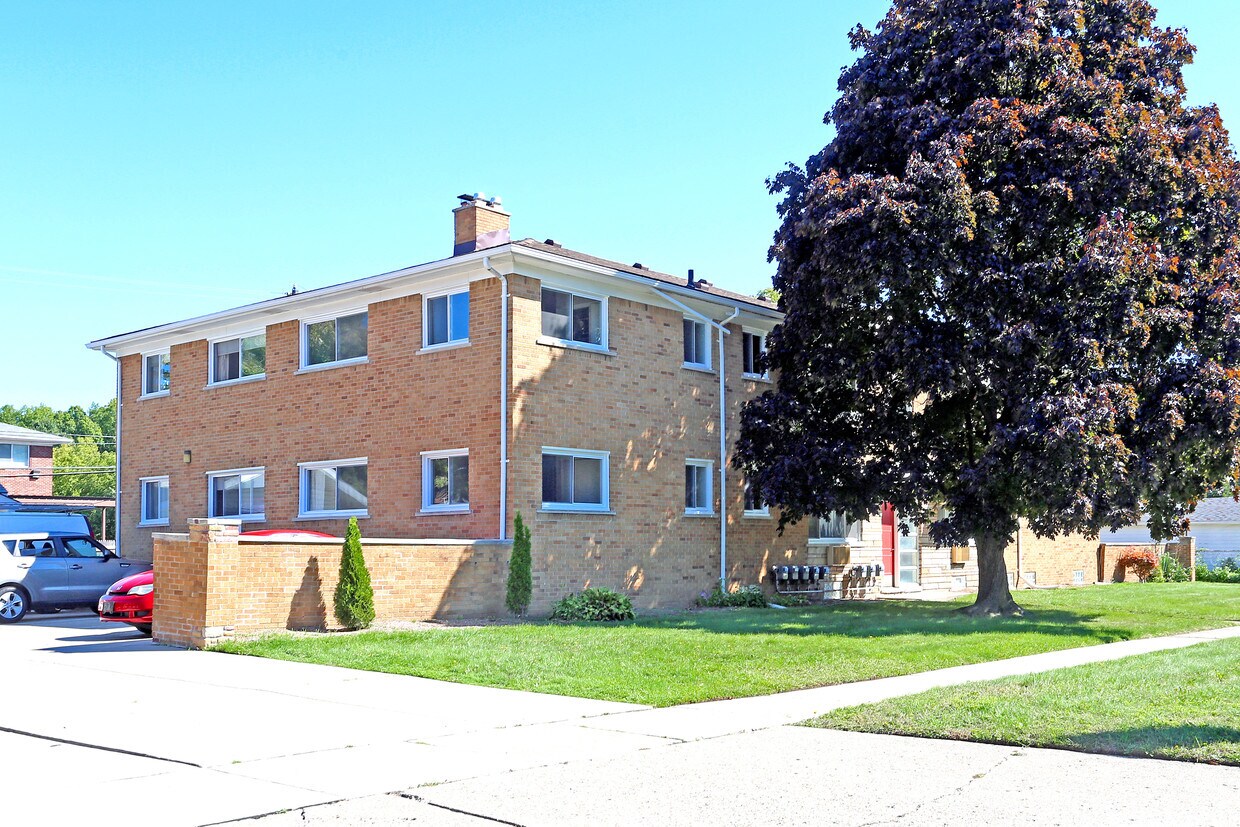 Building Photo - 1909 Gardenia Ave