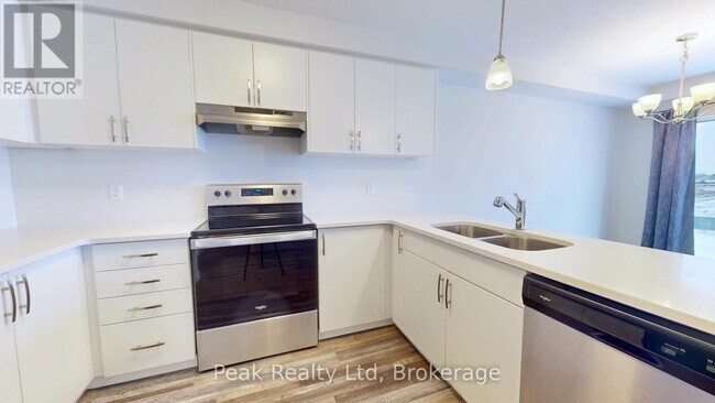 Building Photo - 328 Bradshaw Dr