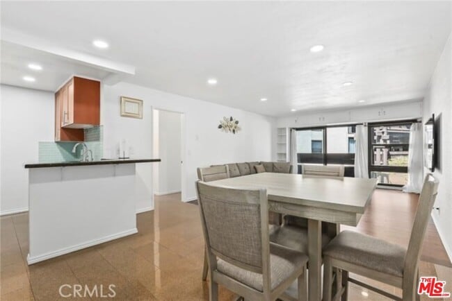 Foto del edificio - 7740 Redlands St