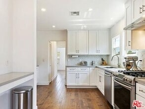 Building Photo - 840 S Curson Ave