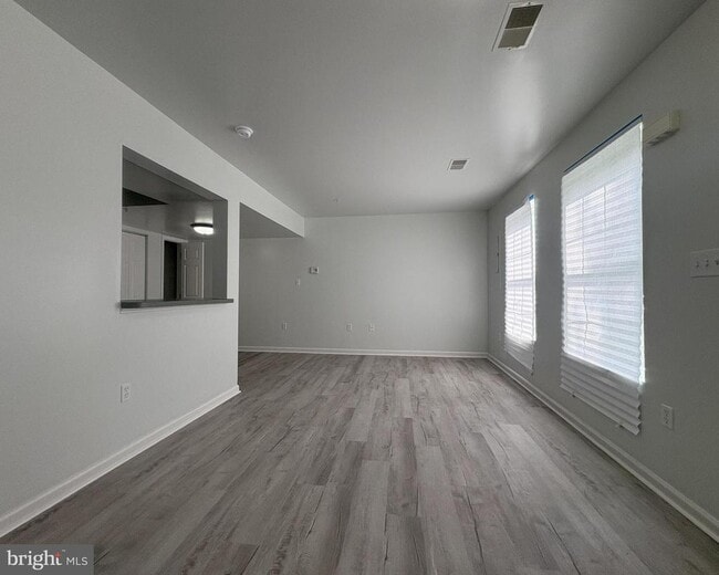 Building Photo - 132 N Altamont Ave