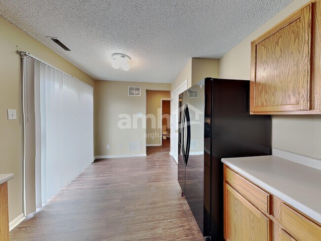 Foto del edificio - 2012 Fullwood Dr