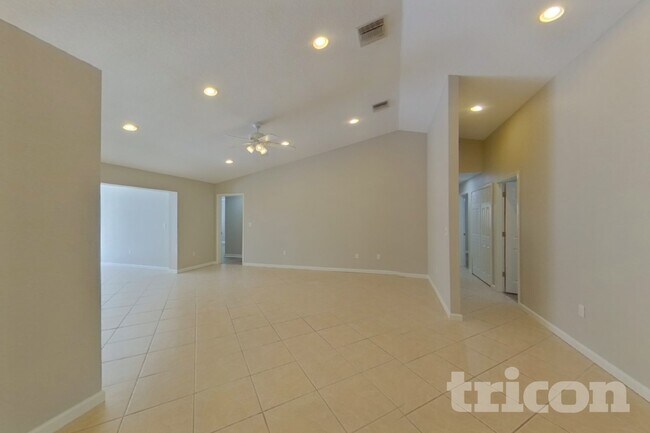 Foto del edificio - 14980 Crown Dr