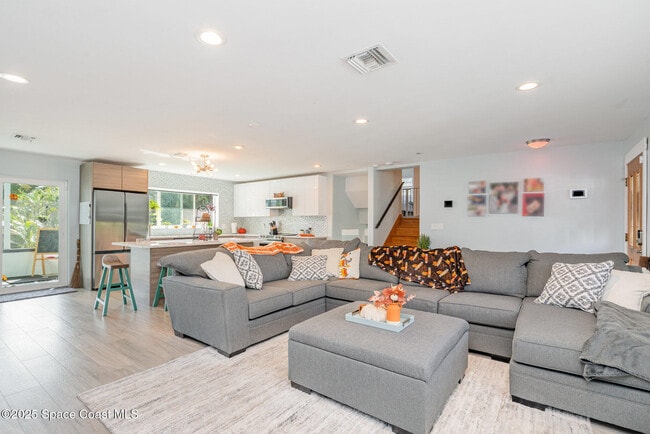 Foto del edificio - 409 E Melbourne Ave