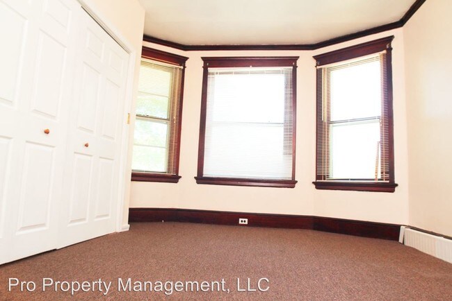 Building Photo - 215 Boyden St