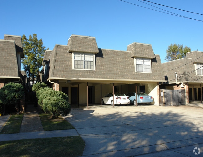 Building Photo - Metairie Plaza Apartments