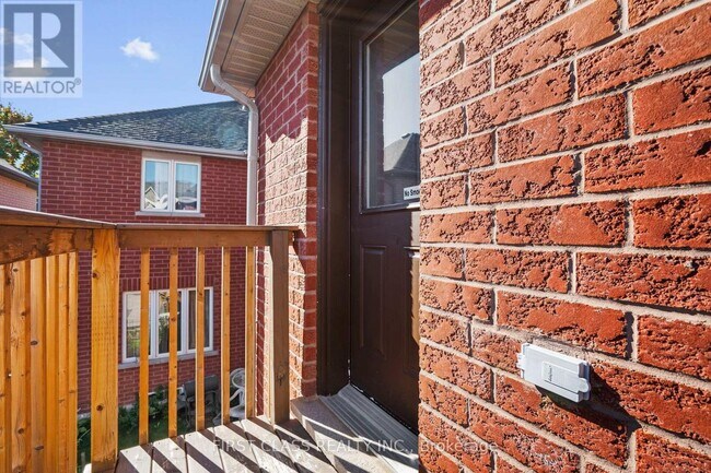 Photo du bâtiment - 496 White's Hill Ave