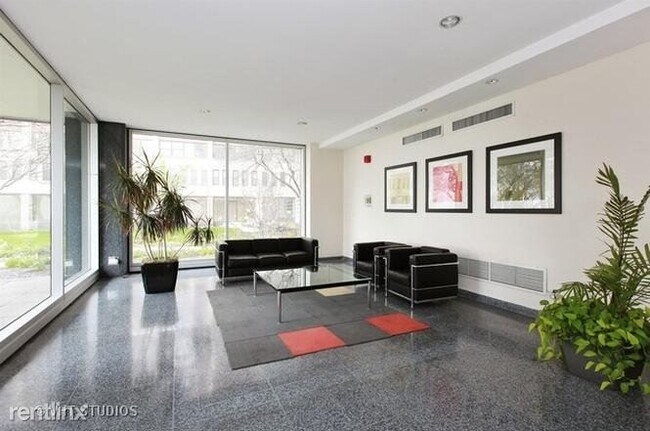 Foto del edificio - 3430 N Lake Shore Dr