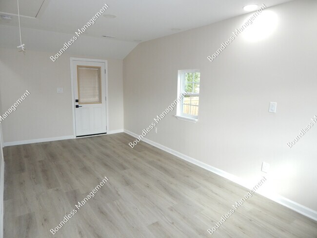 Building Photo - 496 W Ontario Ave SW