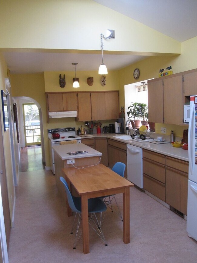 Foto del edificio - Charming Three Bedroom Home