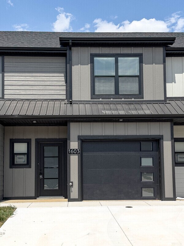 Primary Photo - 1603 Jonathan Wade Cir