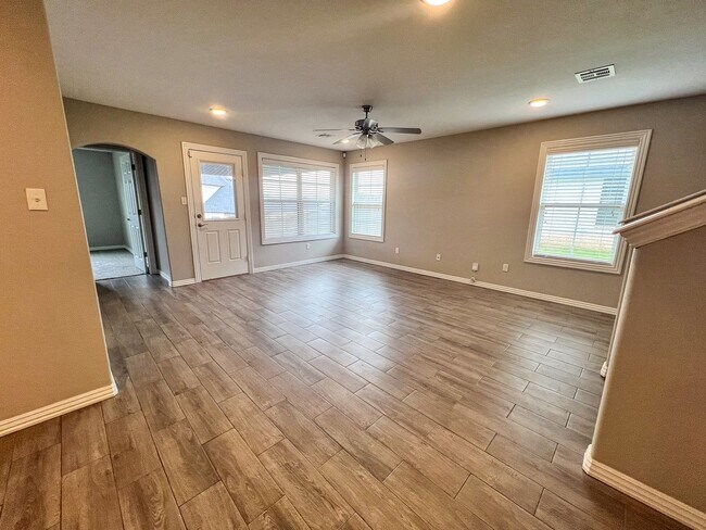 Foto del edificio - Beautiful 3Bed/2Bath Townhome in Chaffee C...