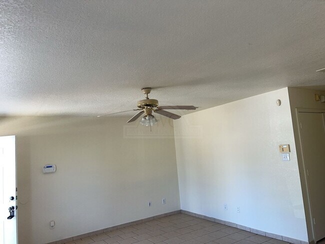 Building Photo - 2718 Terrace Dr