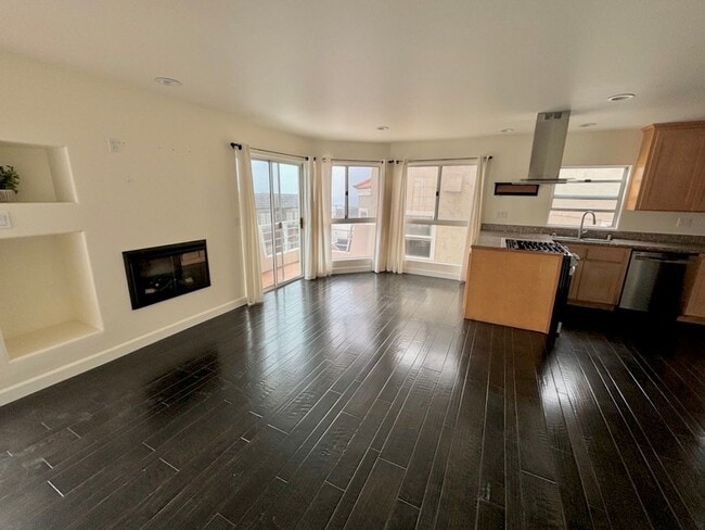 Building Photo - Luxury 2bd/2 bth with Ocean View