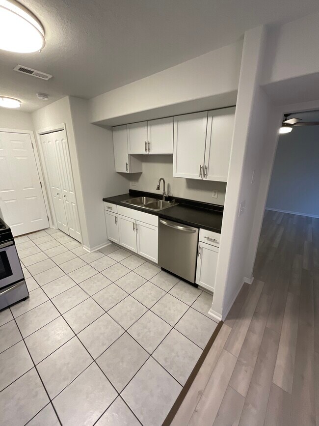 Cocina - 1319 Lemna Ave