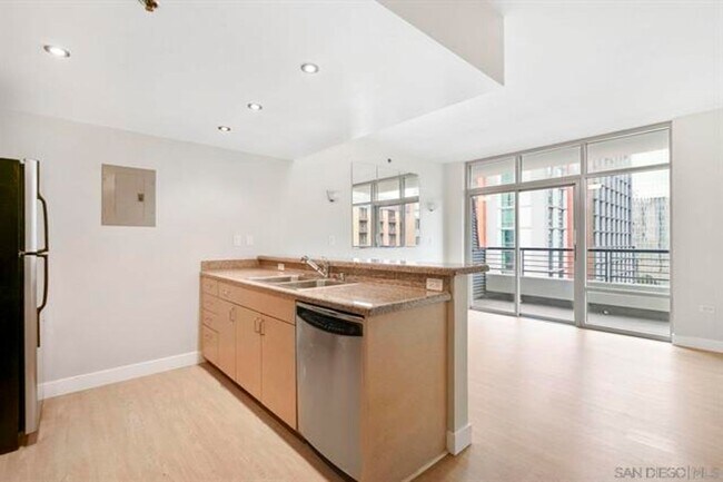 Foto del edificio - Urban Living in the Heart of Little Italy – 2 Bed / 1 Bath Condo at Acqua Vista