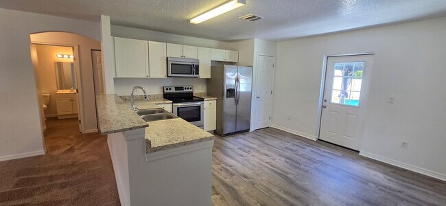 Foto del edificio - 2135 19th Ave SW
