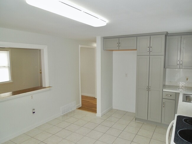 Foto del edificio - 75 7 Hills Rd