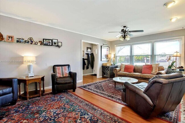 Building Photo - 104 N Brookside St