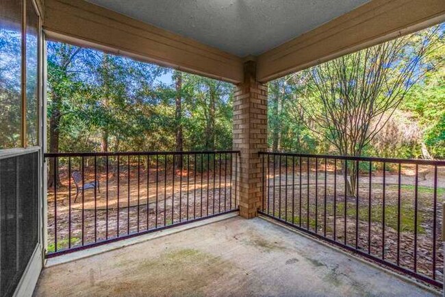 Foto del edificio - 8051 Bay Branch Dr