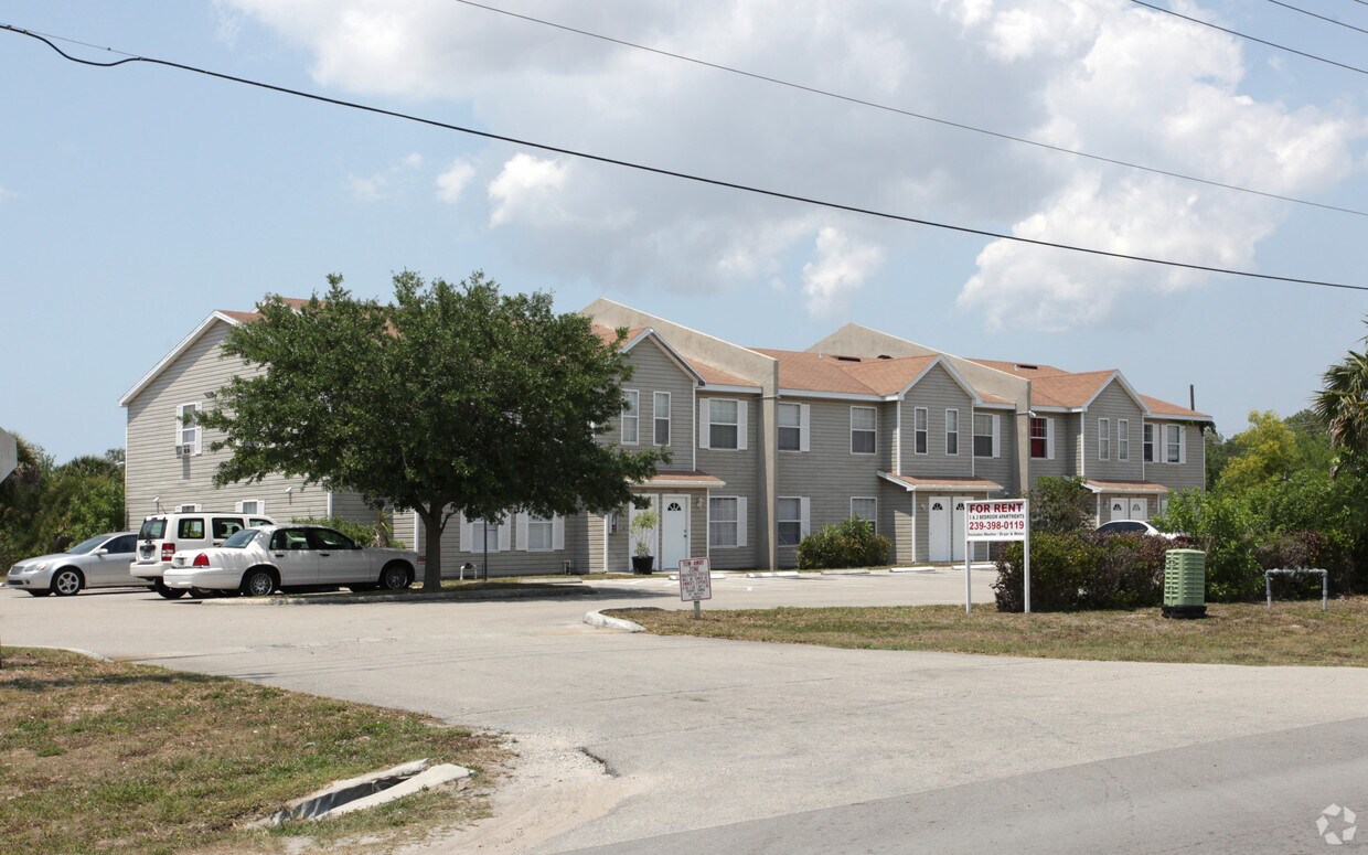 Primary Photo - 1655 Sunshine Blvd