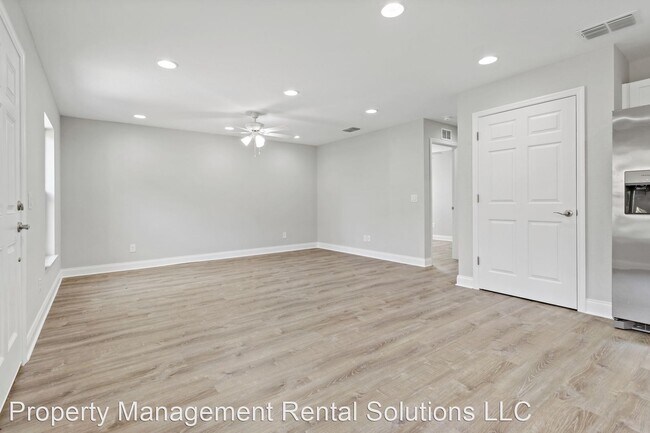 Building Photo - 3 br, 2 bath House - 715 Ave S NE