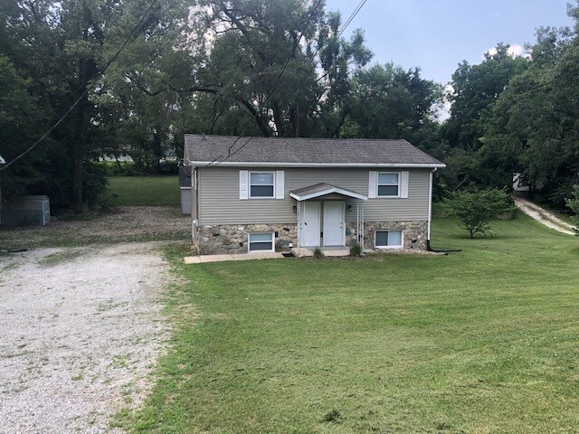 Front view - 2728 W Eugenia Ave